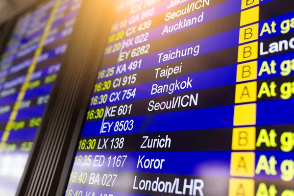 Número do voo de exibição do aeroporto — Fotografia de Stock