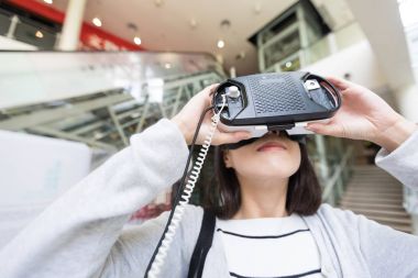 Yine de Vr aygıt arayan kadın