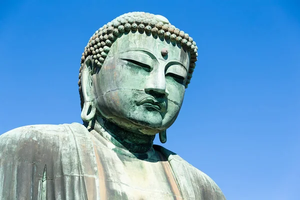 Kamakura 'daki büyük Buda heykeli. — Stok fotoğraf