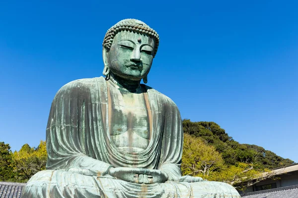 Великая статуя Будды в Камакуре — стоковое фото