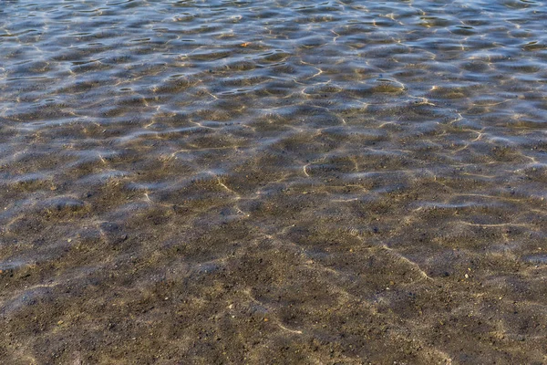Ondas de agua en estanque de agua — Foto de Stock