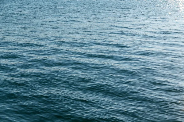 Mavi dalgalar ile su Seascape — Stok fotoğraf