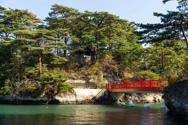 Matsushima-Insel und rote Brücke — Stockfoto