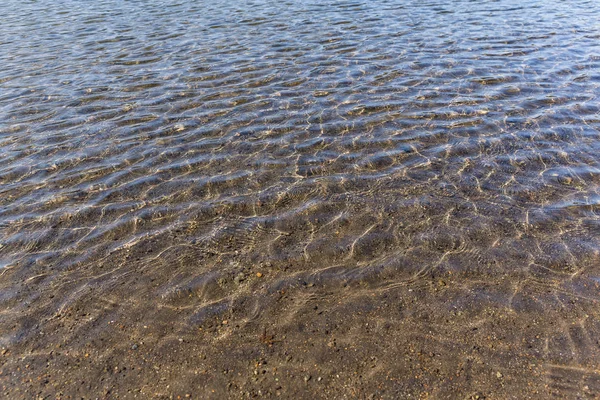 Ondulation du lac avec des vagues — Photo