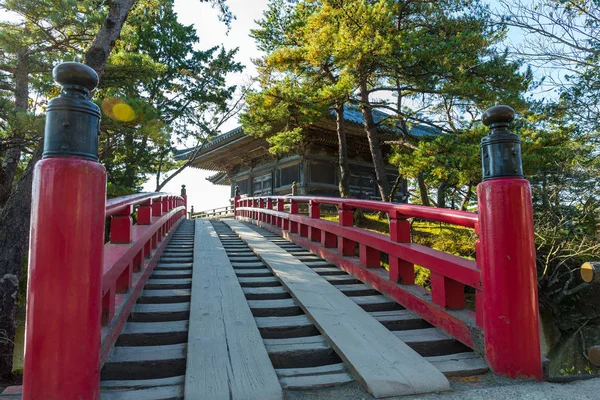 Isla de Matsushima con puente rojo — Foto de Stock