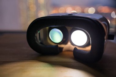 Sanal gerçeklik içinde müzik video oynatılması