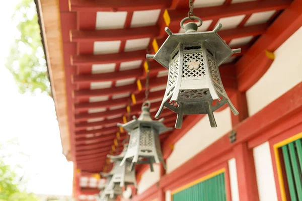Templo japonês e lanternas — Fotografia de Stock