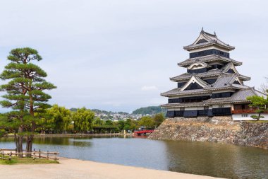 Japonya'nın geleneksel Matsumoto Kalesi  