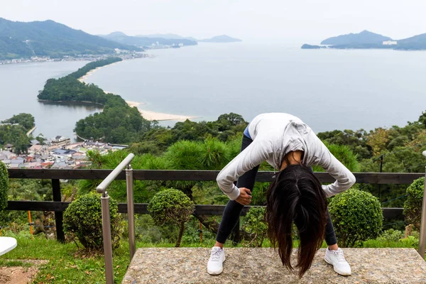 Woman upside down and viewing of Amanohashidate — Stock Photo, Image