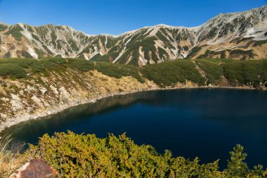 Tateyama Kurobe Alp gölette Mikuri