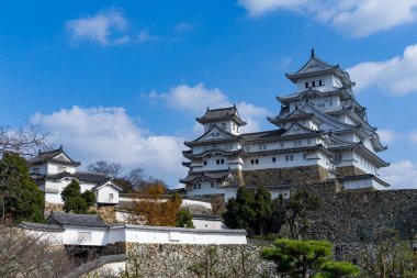 Geleneksel Himeji Kalesi ve park