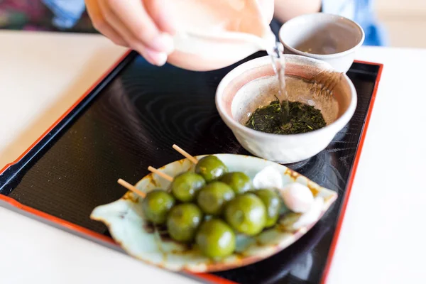 Japanilainen jälkiruoka pöydällä — kuvapankkivalokuva