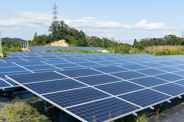 Zonne-energie-installatie — Stockfoto