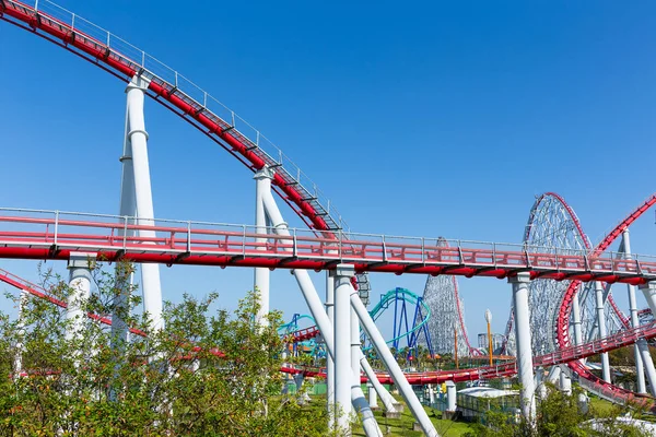 Roller coaster w parku rozrywki — Zdjęcie stockowe