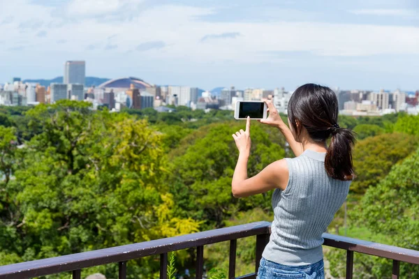 Frau fotografiert in Fukuoka-Stadt — Stockfoto