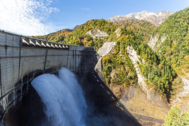 Japonya'da Kurobe Barajı 