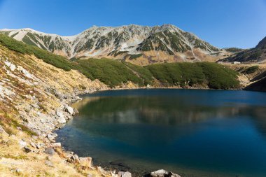 Tateyama Kurobe Alp gölette Mikuri