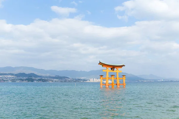 Porta flutuante do Santuário de Itsukushima em Hiroshima — Fotografia de Stock