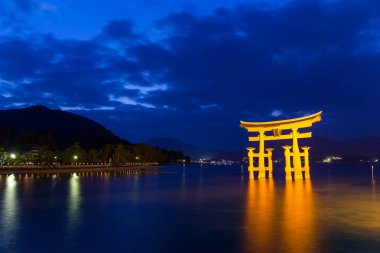 Geceleri Hiroşima Bay Itsukushima Parlatıcı