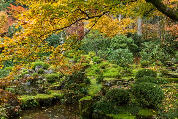 Autumn Japanese temple — Stock Photo, Image