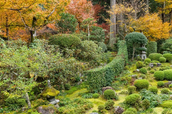 Templo japonês na temporada de outono — Fotografia de Stock