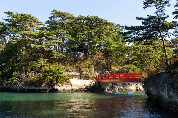 Matsushima-Bucht mit roter Brücke — Stockfoto