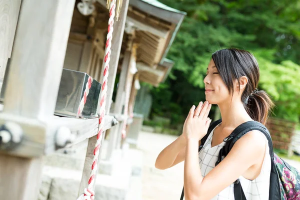 Woman wishing in Japanese temple — Stock Photo, Image