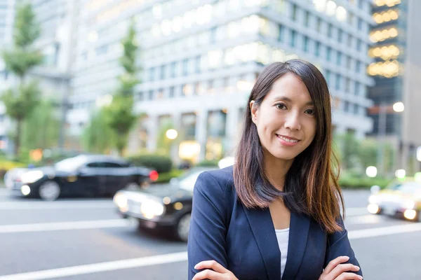 Asiatiska affärskvinna i Tokyo city — Stockfoto