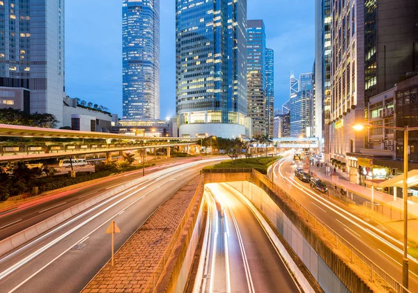 Hong Kong och trafik på kvällen — Stockfoto