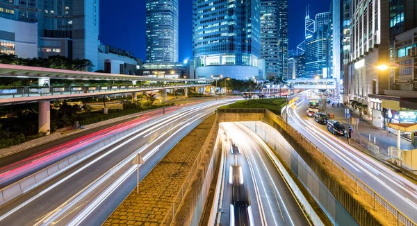 Hong Kong ve trafik geceleri — Stok fotoğraf