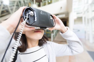 Yine de vr arayan kadın