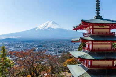 Fuji Dağı ve Chureito Pagoda Japonya'da