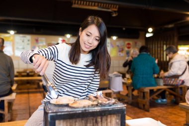 Deniz ürünleri ızgara kadın 