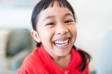 mutlu genç Asyalı kız