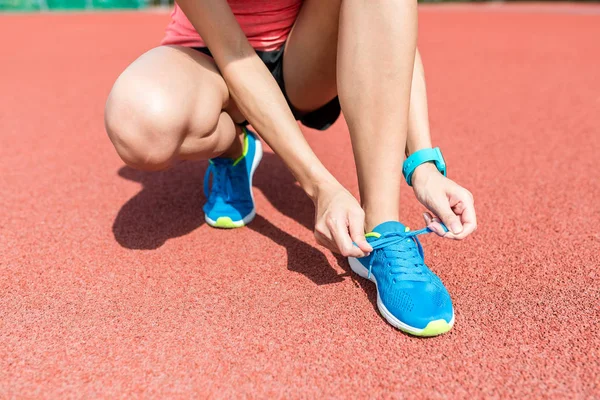 Woman tying shoelace on running shoes — Stock Photo, Image