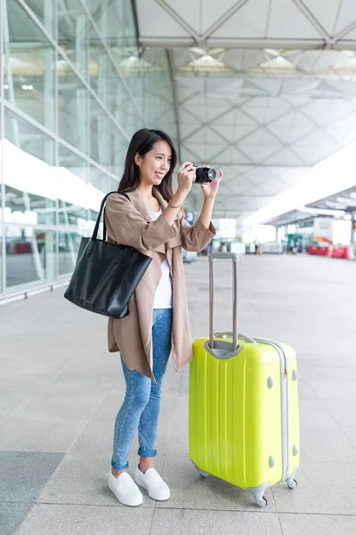 Kadın alarak fotoğraf Havaalanı'nda