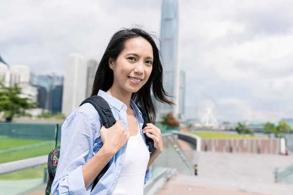 Junge Frau in Hongkong-Stadt — Stockfoto