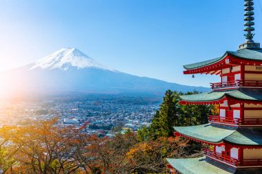 mt. fuji chureito pagoda arkasından izlendi