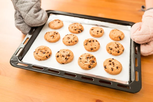 Baked chocolate cookies from oven — Stock Photo, Image