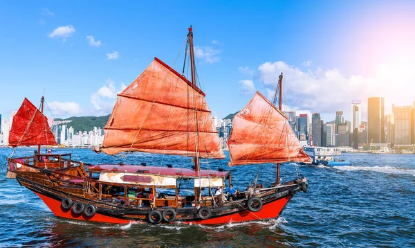 Traditional wooden sailboat sailing — Stock Photo, Image
