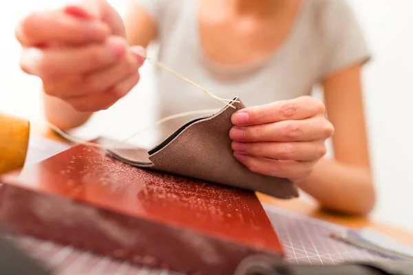 Handgemachtes Lederhandwerk — Stockfoto