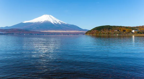 Mount Fuji and lake — Stock Photo, Image