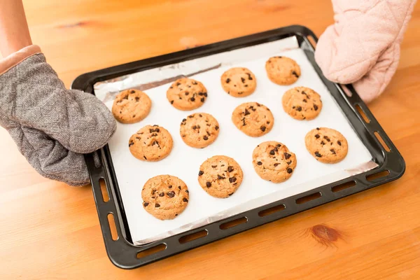 Läckra färska chocolate chip cookies — Stockfoto