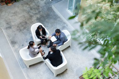 İş insanlar tartışma Üstten Görünüm