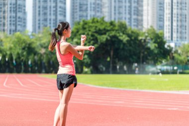 Spor kadın eller germe