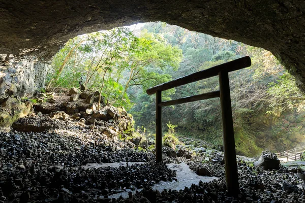 Torii na caverna no Japão — Fotografia de Stock