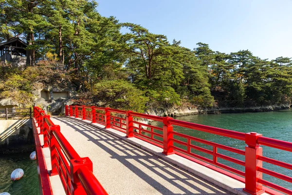 Matsushima-Inseln und rote Brücke — Stockfoto