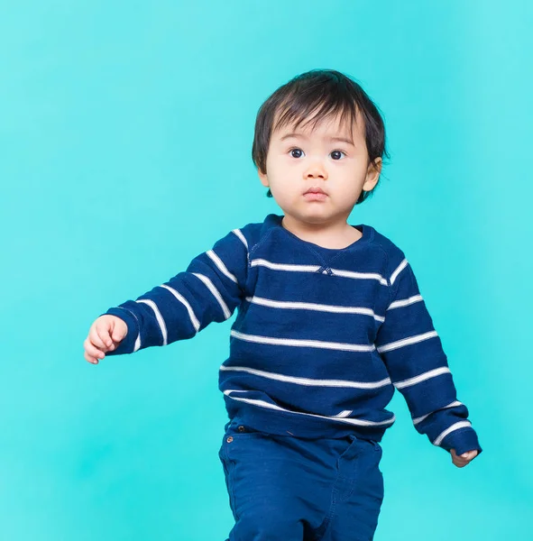 Bambino in piedi — Foto Stock