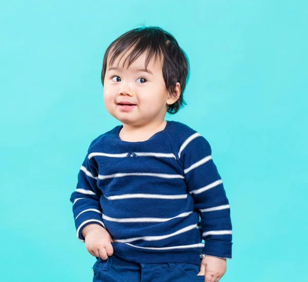 Aziatische jonge babyjongen — Stockfoto