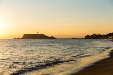 Gün batımında Shonan Beach